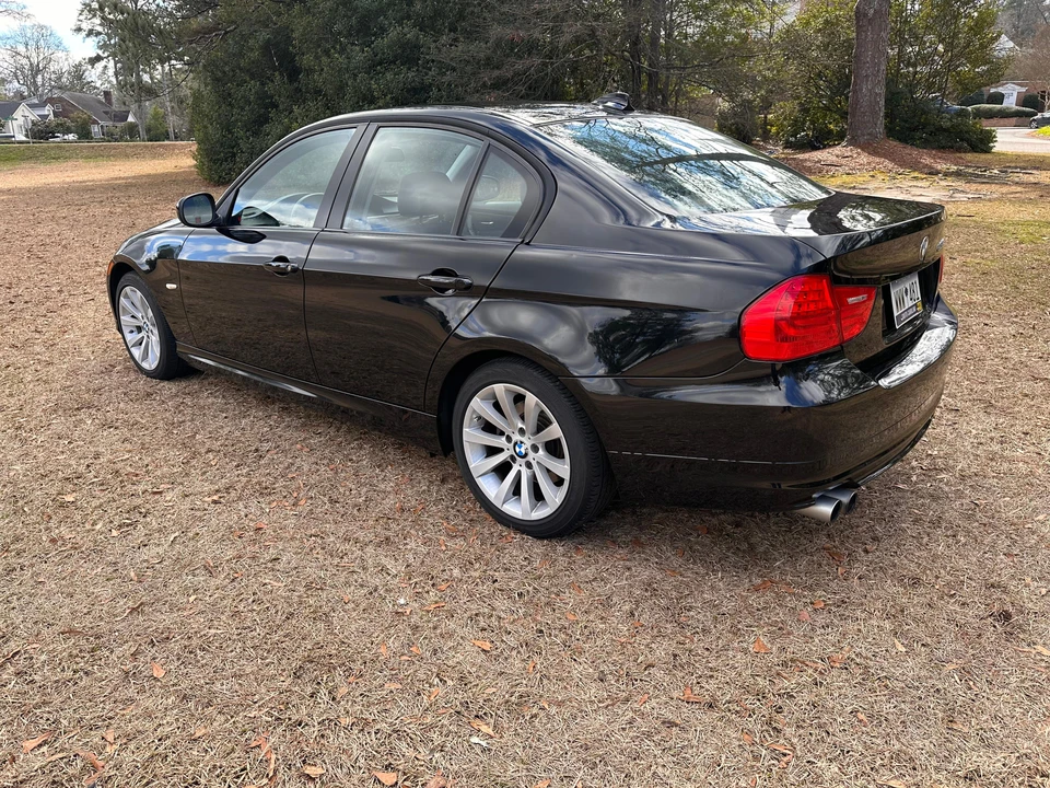 2011 BMW E90 3 Series Sedan - Image 10 of 31