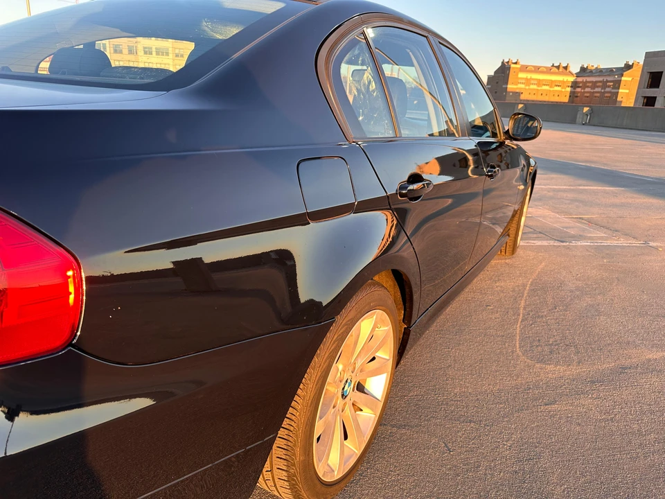 2011 BMW E90 3 Series Sedan - Image 24 of 31
