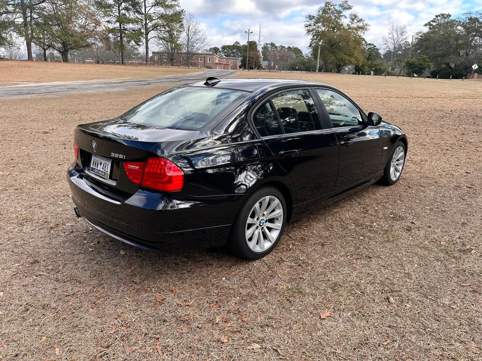 2011 BMW E90 3 Series Sedan - Image 14 of 31