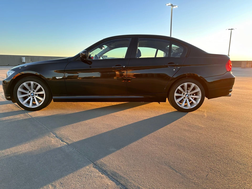 2011 BMW E90 3 Series Sedan - Image 9 of 31