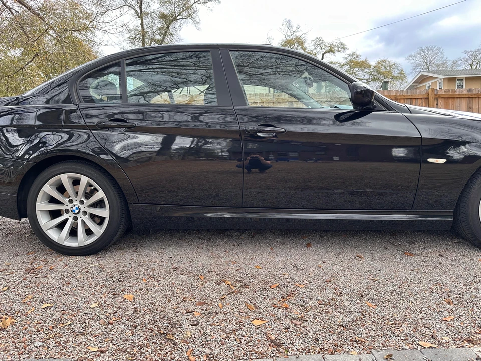 2011 BMW E90 3 Series Sedan - Image 25 of 31