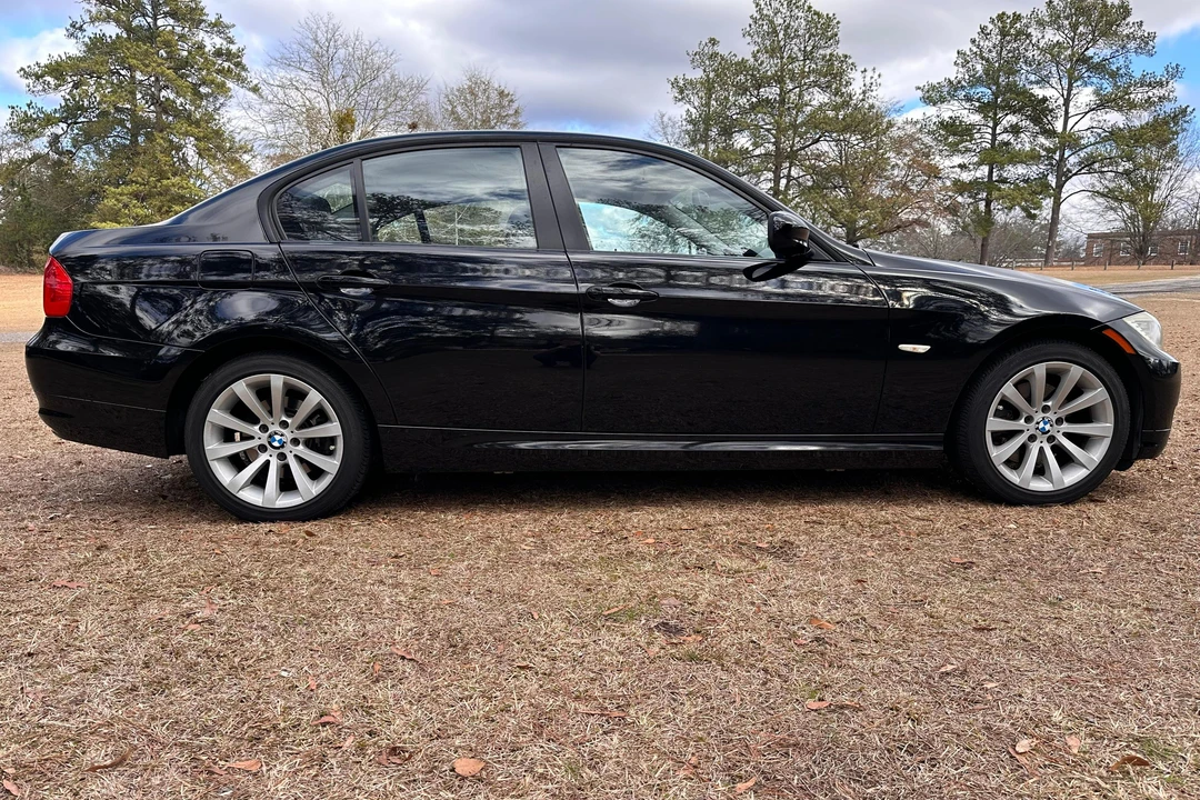 2011 BMW E90 3 Series Sedan - Image 16 of 31