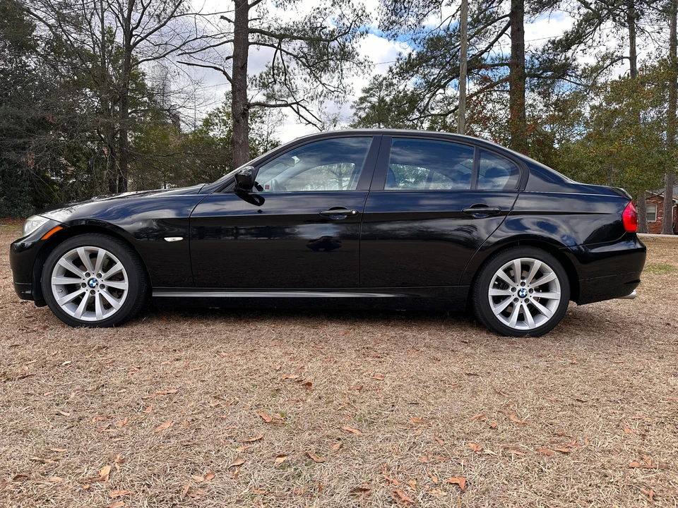 2011 BMW E90 3 Series Sedan - Image 8 of 31