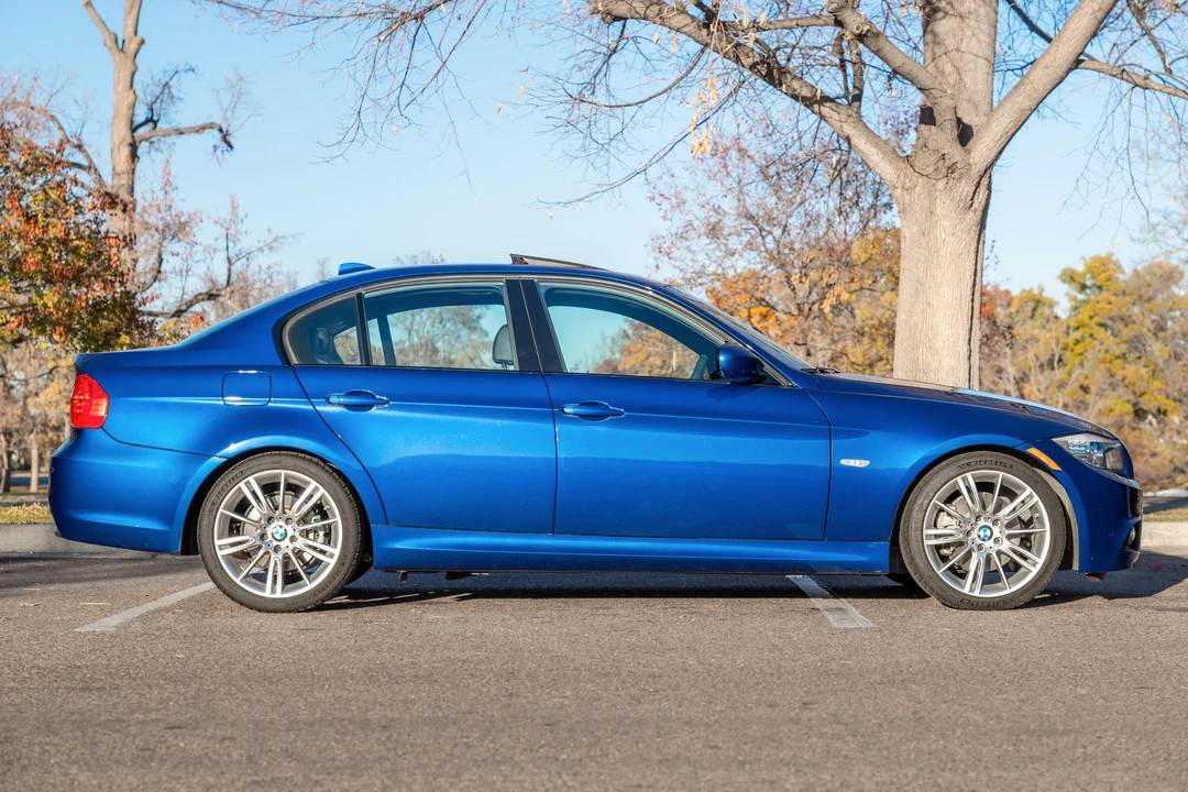 2011 BMW E90 3 Series Sedan - Image 11 of 31