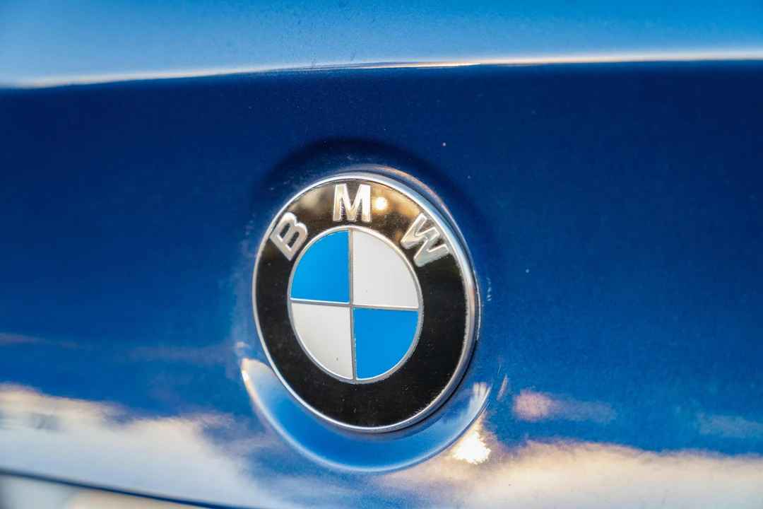 2011 BMW E90 3 Series Sedan - Image 16 of 31
