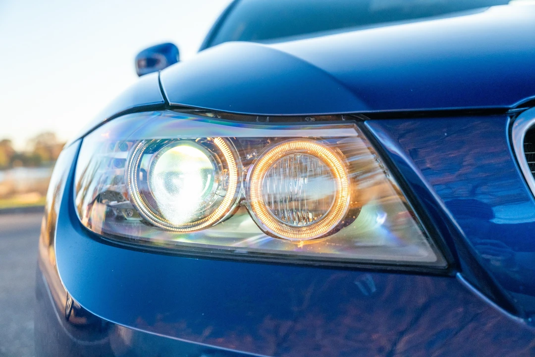 2011 BMW E90 3 Series Sedan - Image 13 of 31