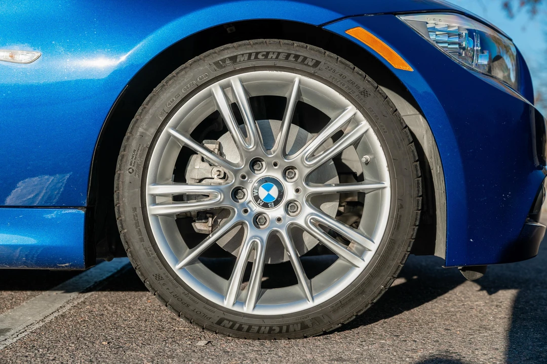 2011 BMW E90 3 Series Sedan - Image 22 of 31