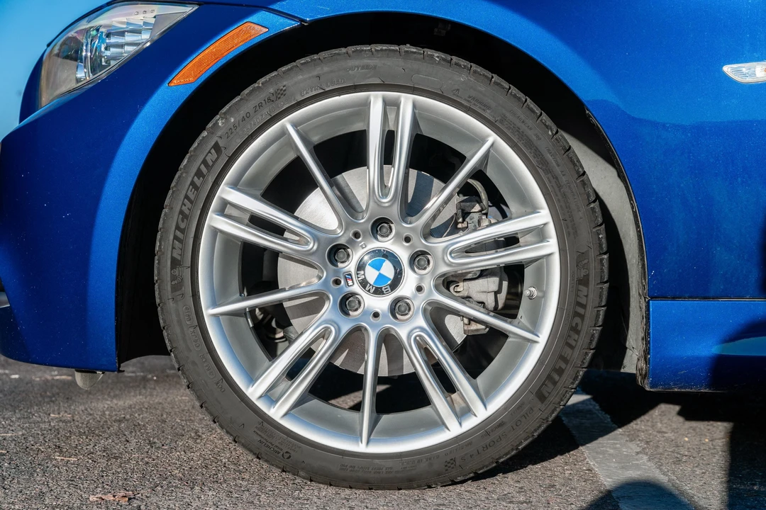 2011 BMW E90 3 Series Sedan - Image 19 of 31