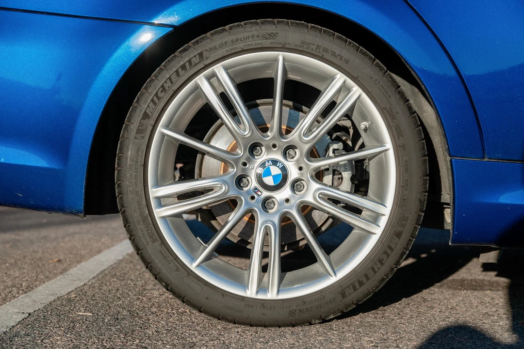 2011 BMW E90 3 Series Sedan - Image 21 of 31