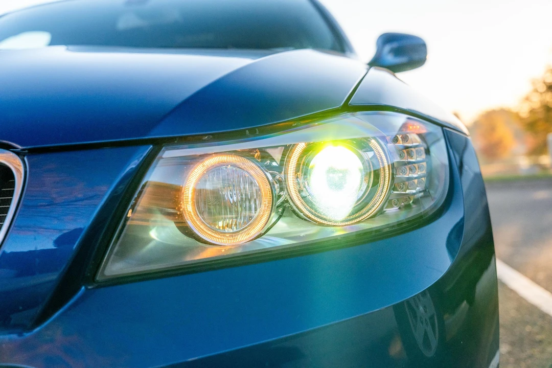2011 BMW E90 3 Series Sedan - Image 15 of 31