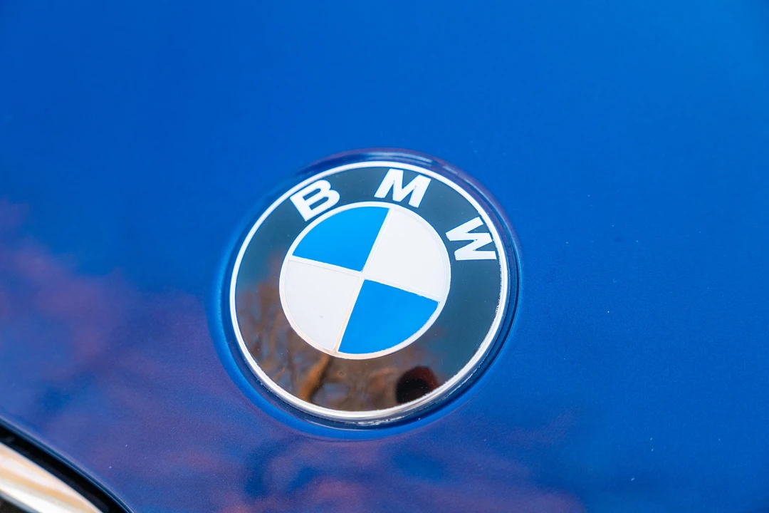 2011 BMW E90 3 Series Sedan - Image 14 of 31