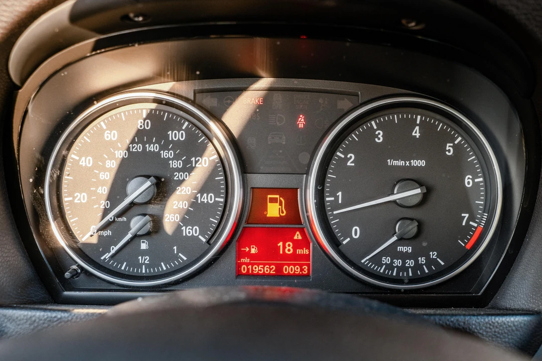 2011 BMW E90 3 Series Sedan - Image 26 of 31