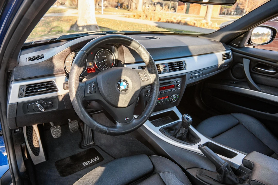 2011 BMW E90 3 Series Sedan - Image 23 of 31
