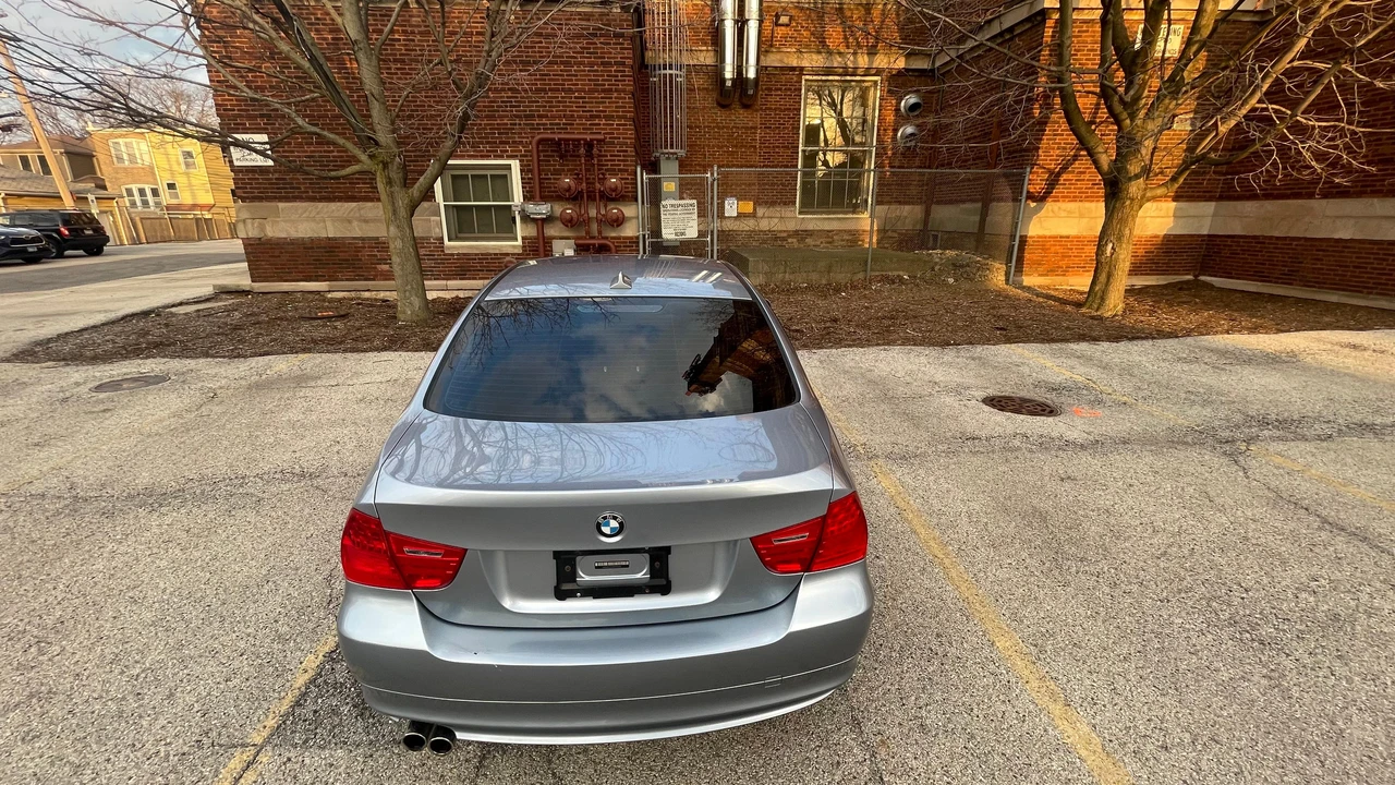 2011 BMW E90 3 Series Sedan - Image 18 of 31