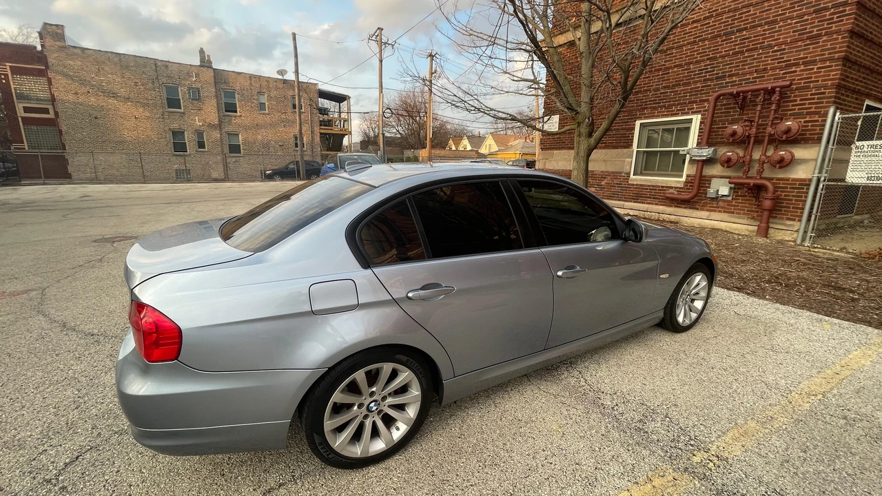 2011 BMW E90 3 Series Sedan - Image 25 of 31