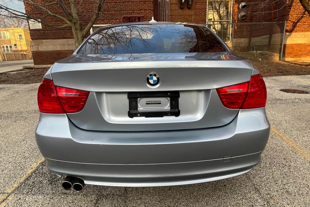 2011 BMW E90 3 Series Sedan - Image 5 of 31