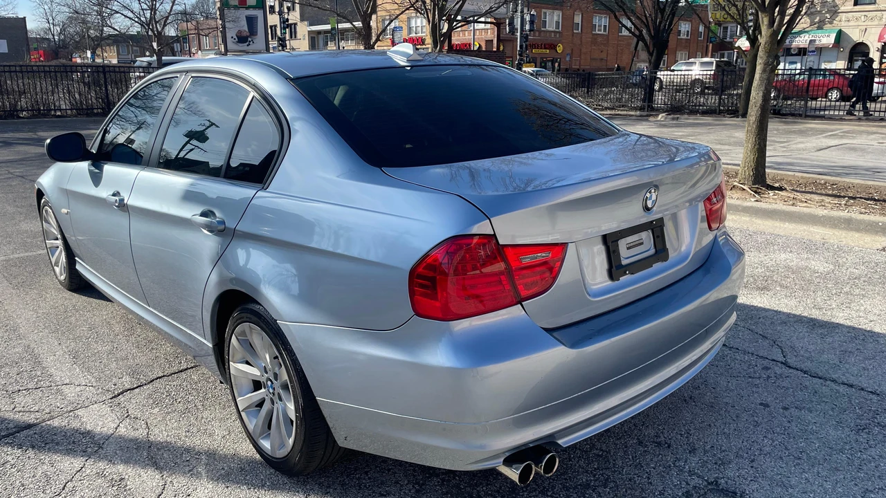 2011 BMW E90 3 Series Sedan - Image 16 of 31