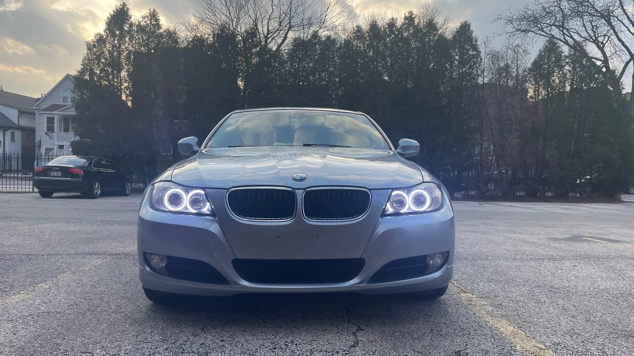 2011 BMW E90 3 Series Sedan - Image 8 of 31