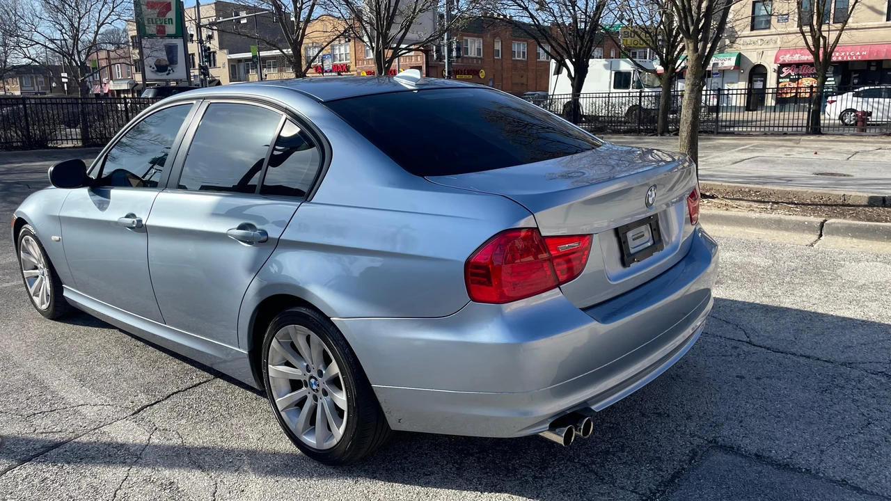 2011 BMW E90 3 Series Sedan - Image 15 of 31