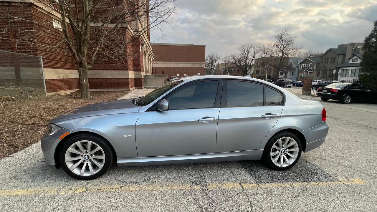 2011 BMW E90 3 Series Sedan - Image 13 of 31