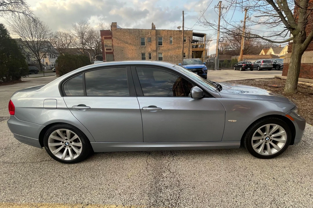 2011 BMW E90 3 Series Sedan - Image 3 of 31