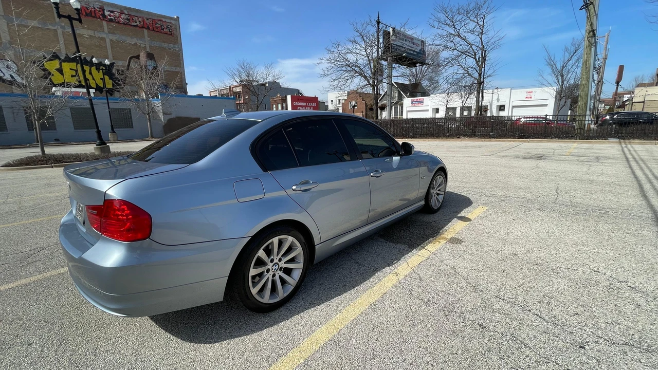 2011 BMW E90 3 Series Sedan - Image 24 of 31