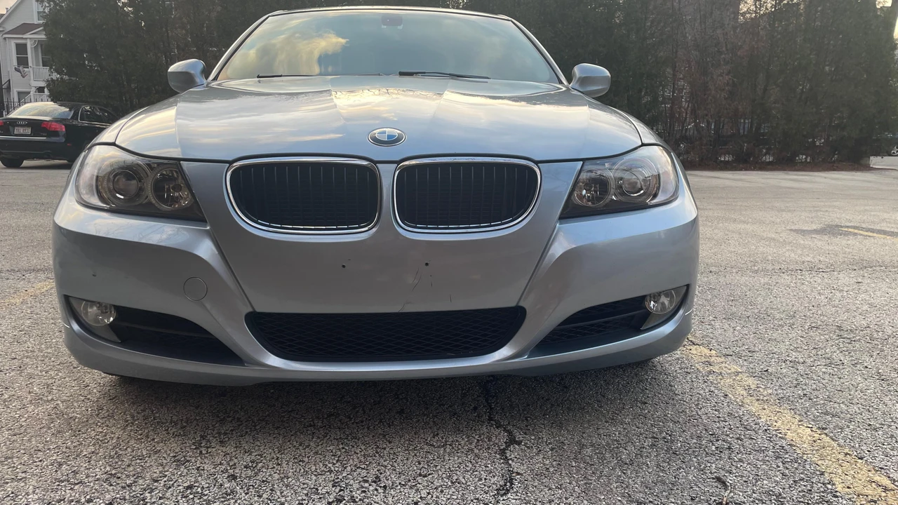 2011 BMW E90 3 Series Sedan - Image 10 of 31