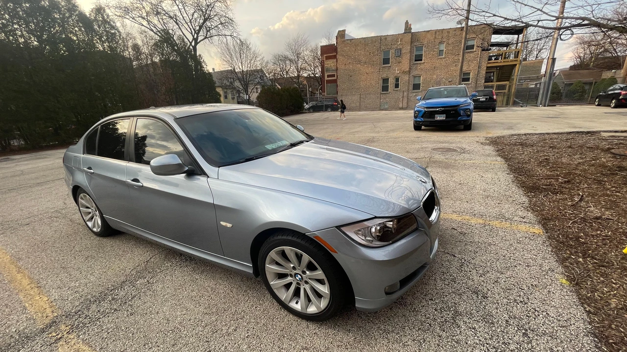 2011 BMW E90 3 Series Sedan - Image 29 of 31