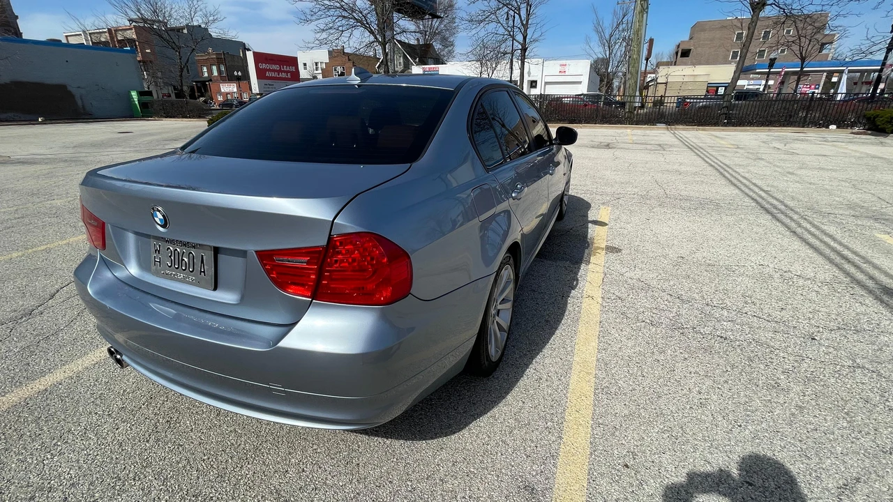 2011 BMW E90 3 Series Sedan - Image 19 of 31