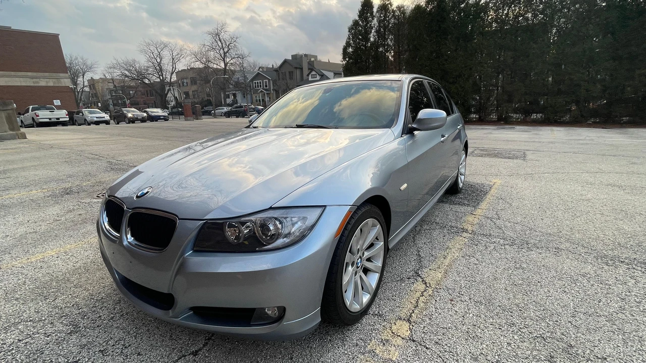 2011 BMW E90 3 Series Sedan - Image 12 of 31