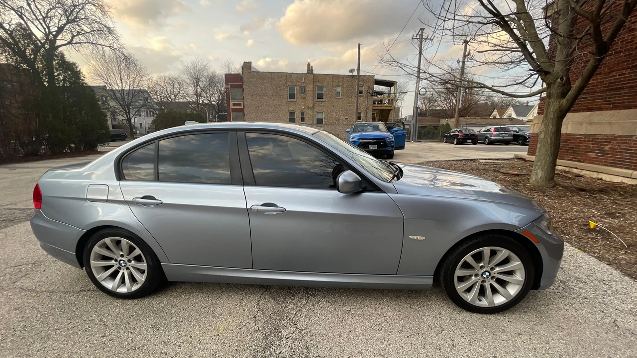 2011 BMW E90 3 Series Sedan - Image 28 of 31
