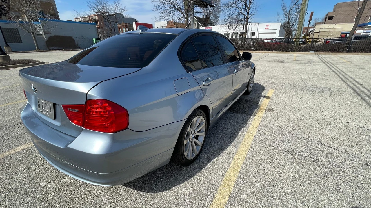 2011 BMW E90 3 Series Sedan - Image 21 of 31