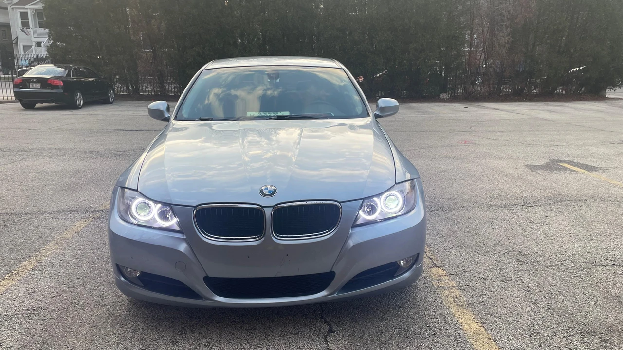 2011 BMW E90 3 Series Sedan - Image 7 of 31