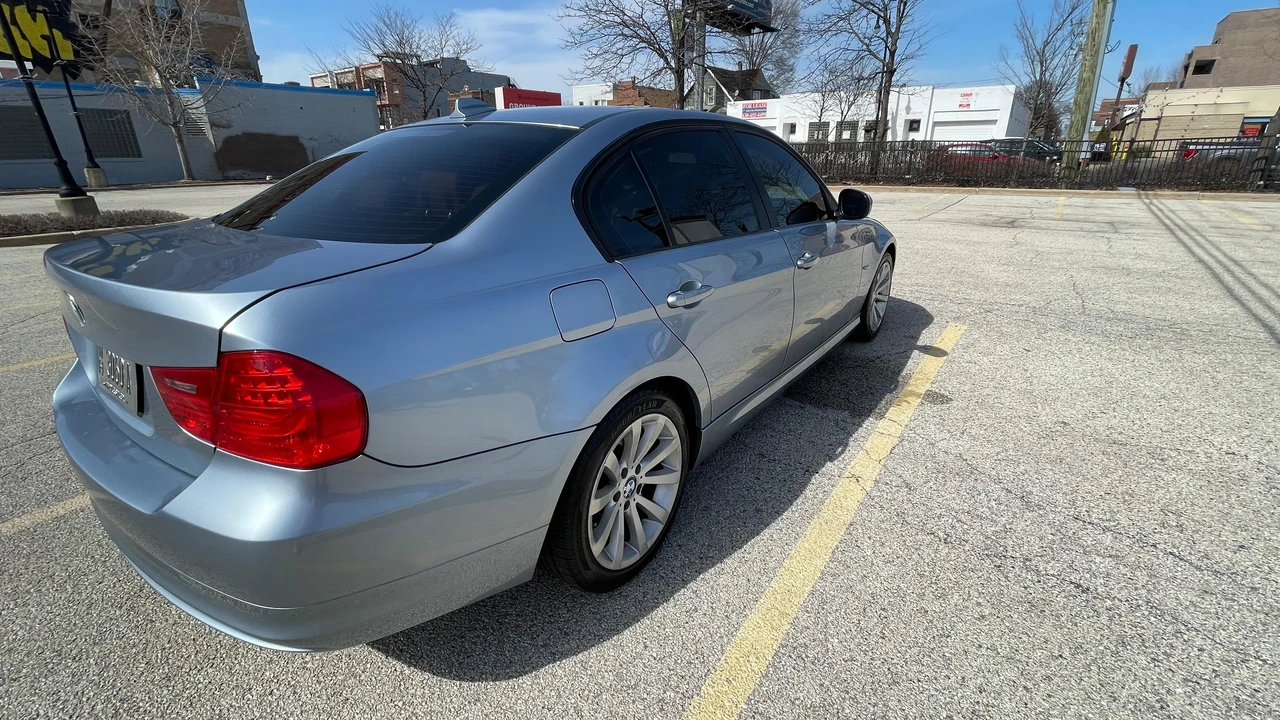 2011 BMW E90 3 Series Sedan - Image 22 of 31