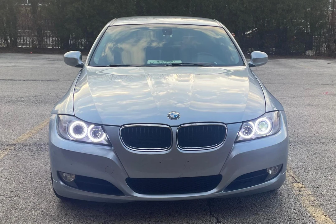 2011 BMW E90 3 Series Sedan - Image 2 of 31