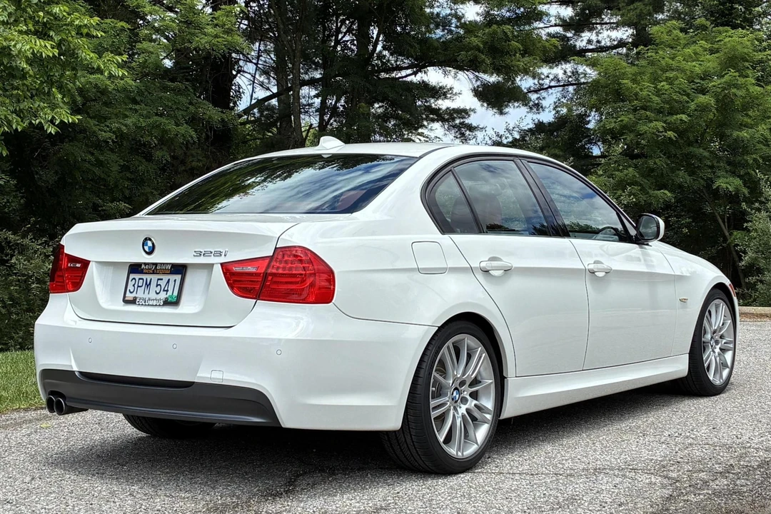 2011 BMW E90 3 Series Sedan - Image 4 of 31