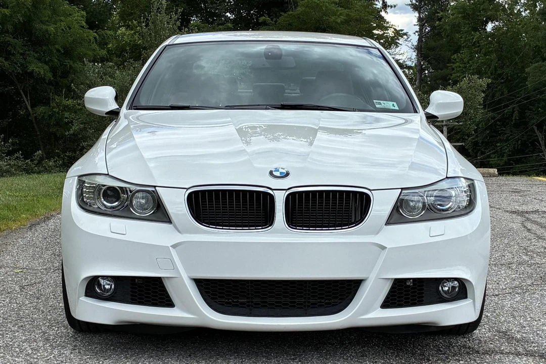 2011 BMW E90 3 Series Sedan - Image 2 of 31