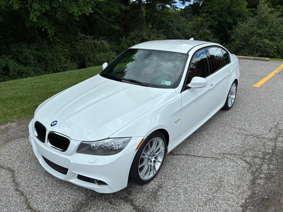 2011 BMW E90 3 Series Sedan - Image 8 of 31