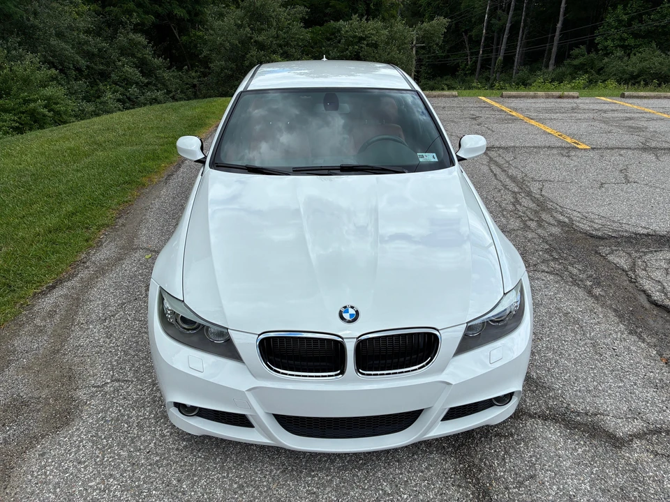 2011 BMW E90 3 Series Sedan - Image 7 of 31