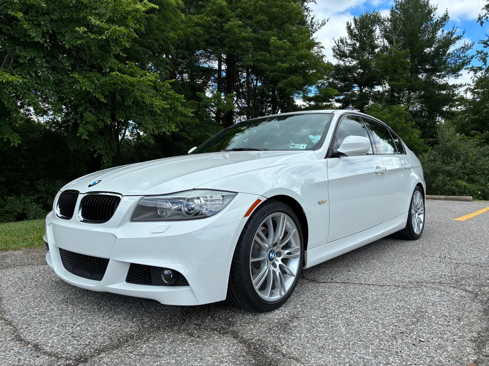2011 BMW E90 3 Series Sedan - Image 9 of 31