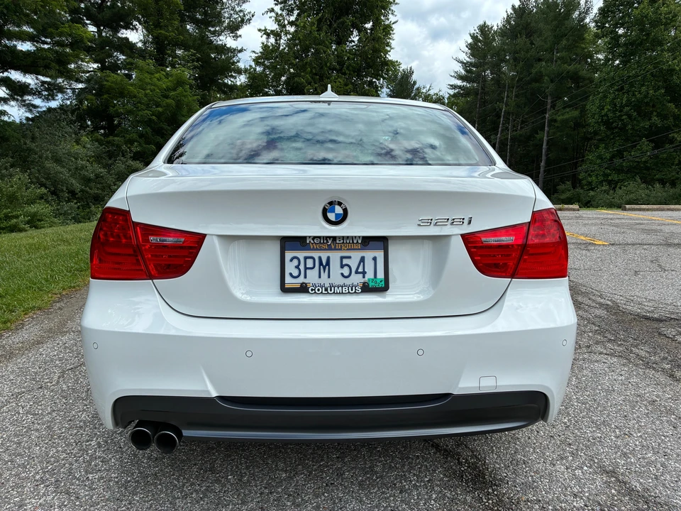 2011 BMW E90 3 Series Sedan - Image 14 of 31