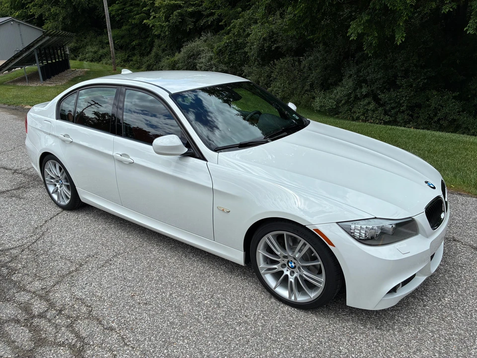 2011 BMW E90 3 Series Sedan - Image 20 of 31