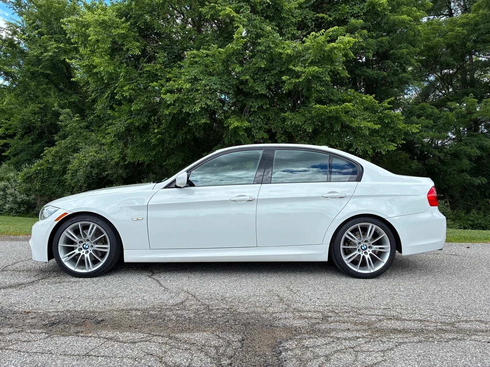 2011 BMW E90 3 Series Sedan - Image 10 of 31