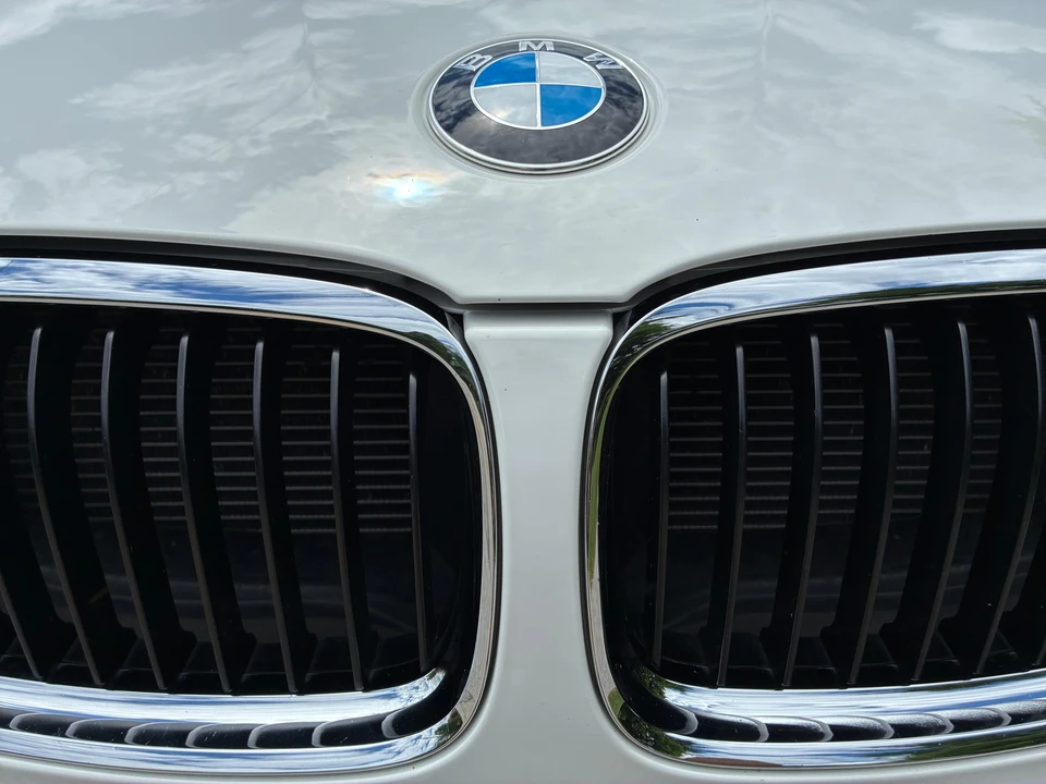 2011 BMW E90 3 Series Sedan - Image 25 of 31