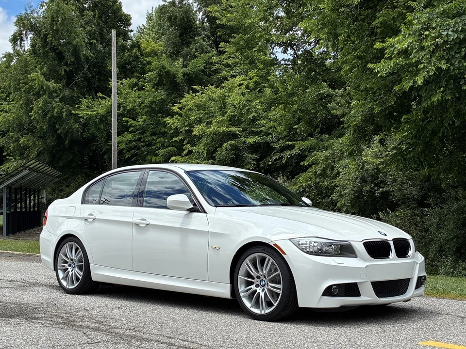 2011 BMW E90 3 Series Sedan - Image 18 of 31