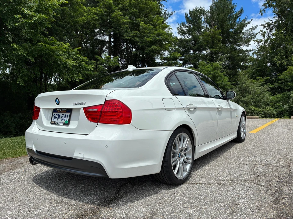 2011 BMW E90 3 Series Sedan - Image 16 of 31