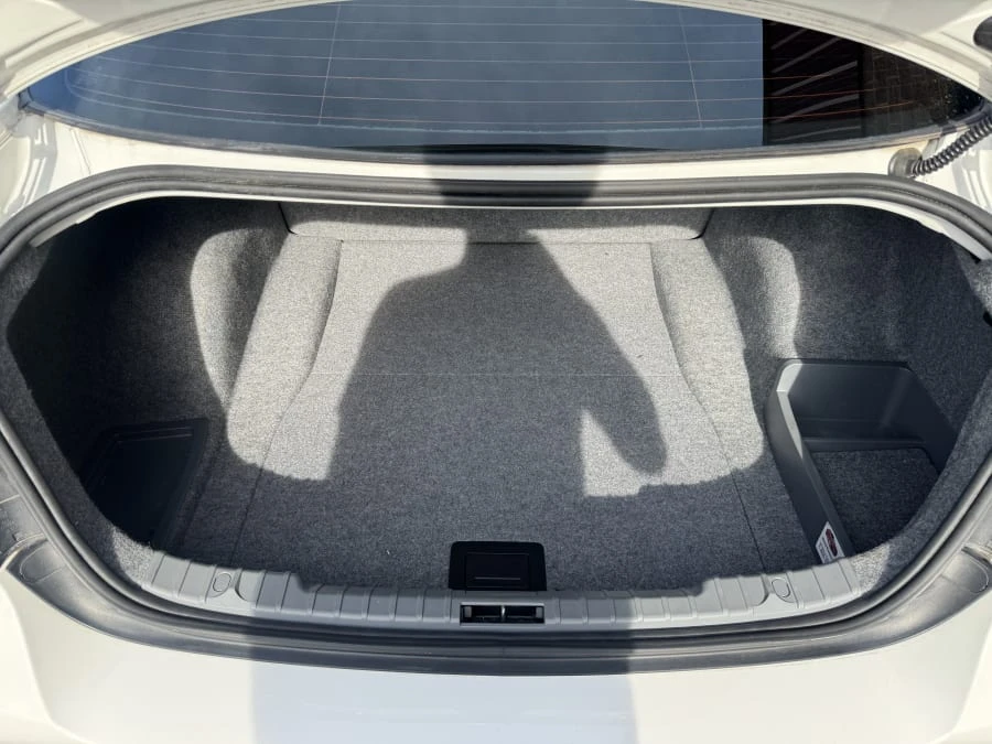 2011 BMW E90 3 Series Sedan - Image 12 of 12