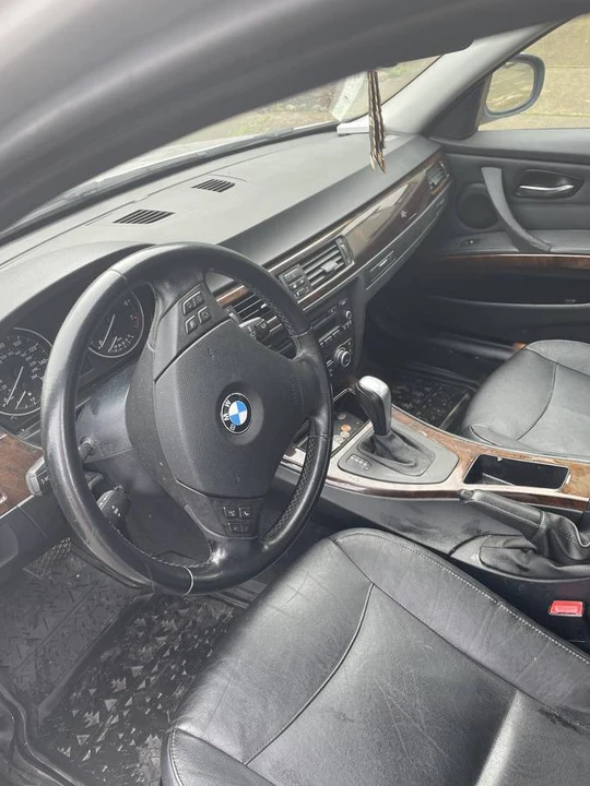 2011 BMW E90 3 Series Sedan - Image 3 of 7