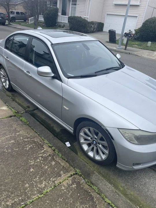2011 BMW E90 3 Series Sedan - Image 2 of 7