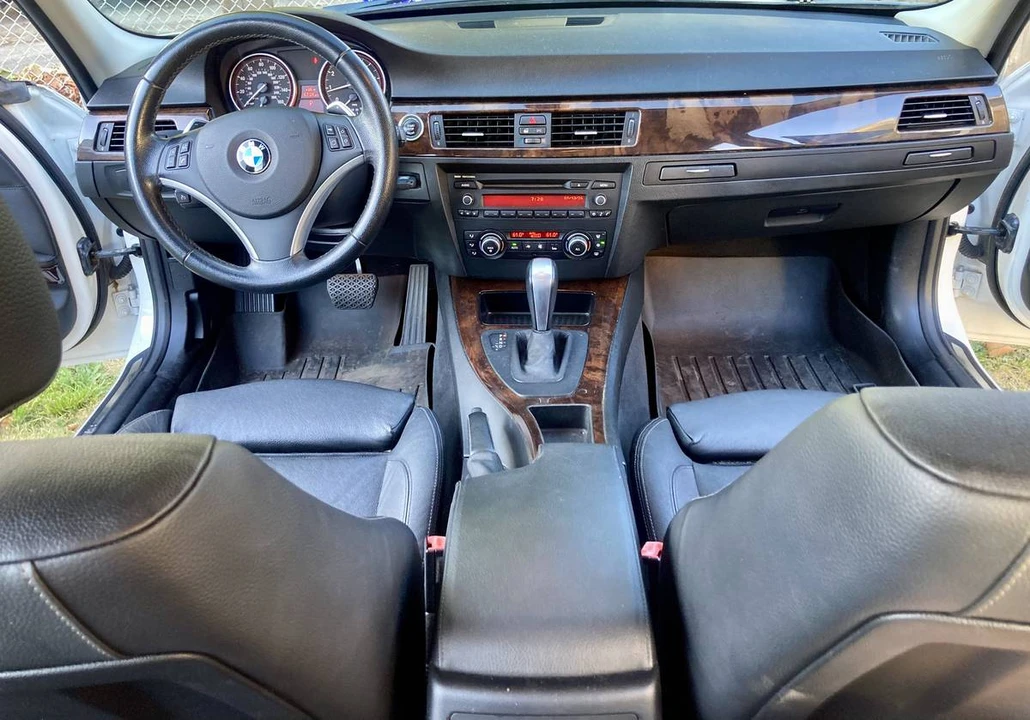 2011 BMW E90 3 Series Sedan - Image 12 of 17